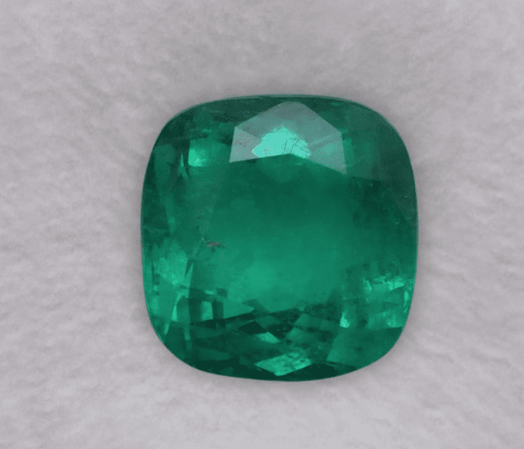 Emerald vs Jade: Both Green, But What Makes Them Different