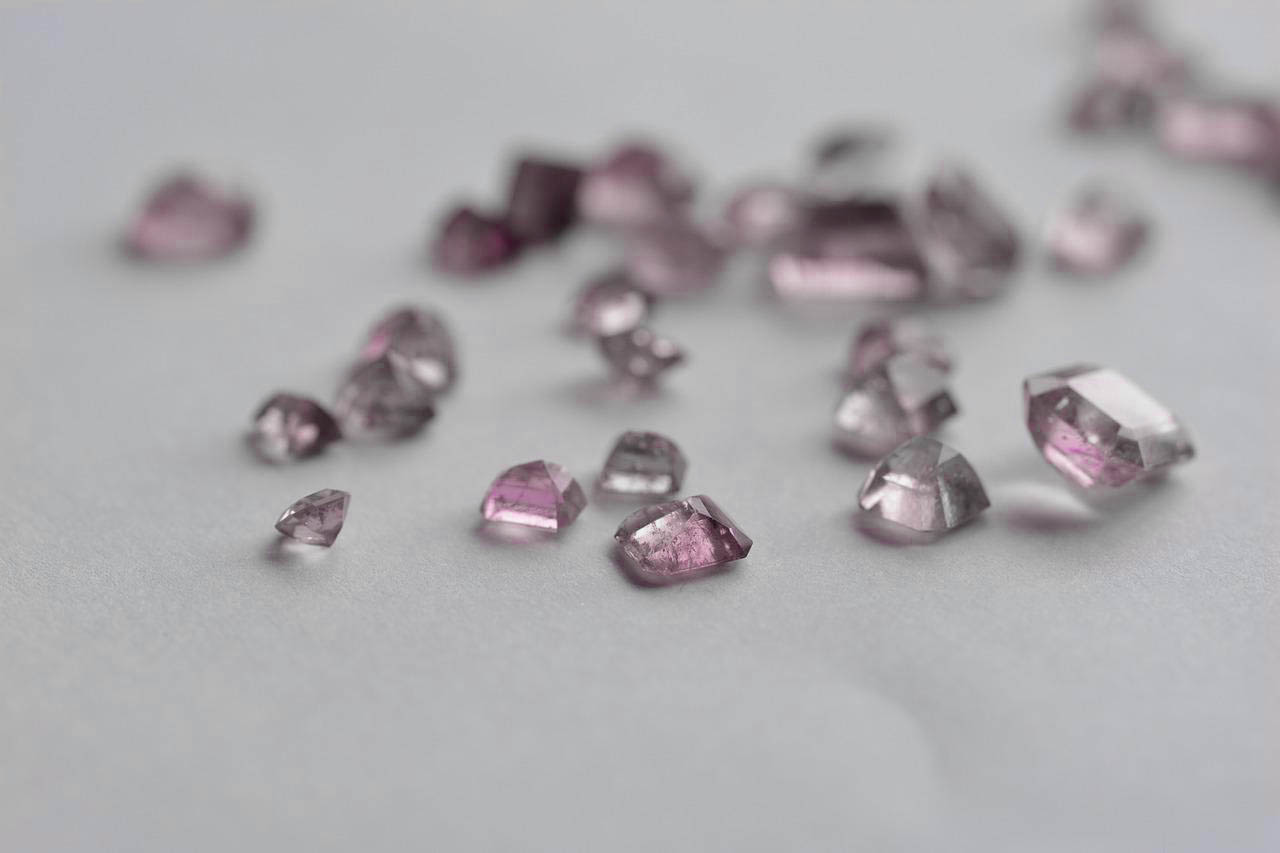 Diamond Buzz on Instagram: PINK GEMSTONE VARIETIES What other gems would  you add to this list? #pinktopaz #morganite #pinksapphire #pinkspinel  #garnet #pinkdiamond