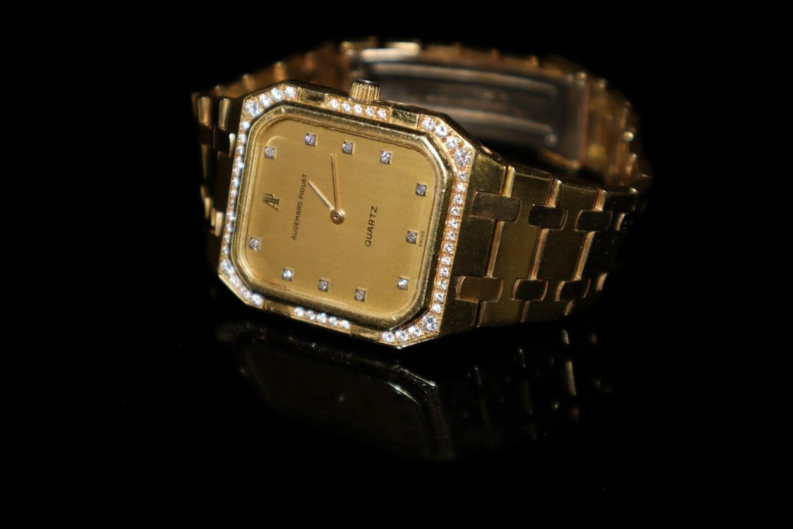 diamond luxury watch - featured image