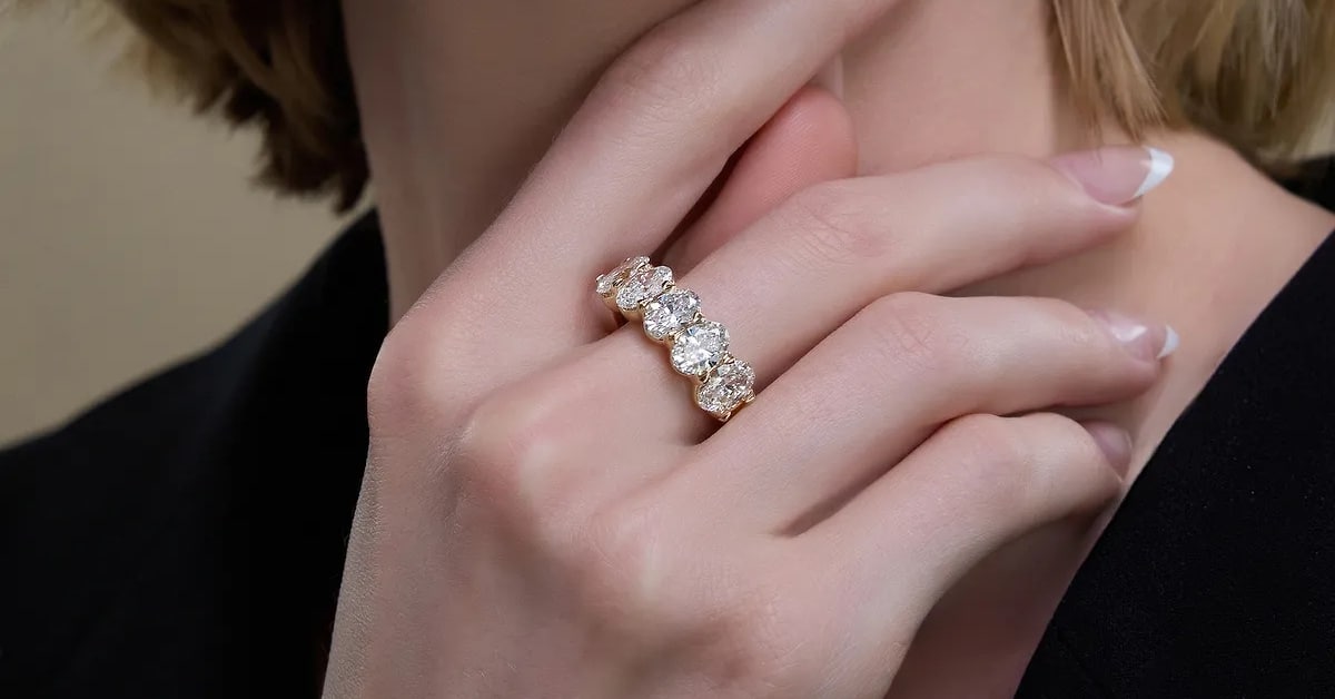 Popular Lab Grown Diamond Anniversary Ring Styles.